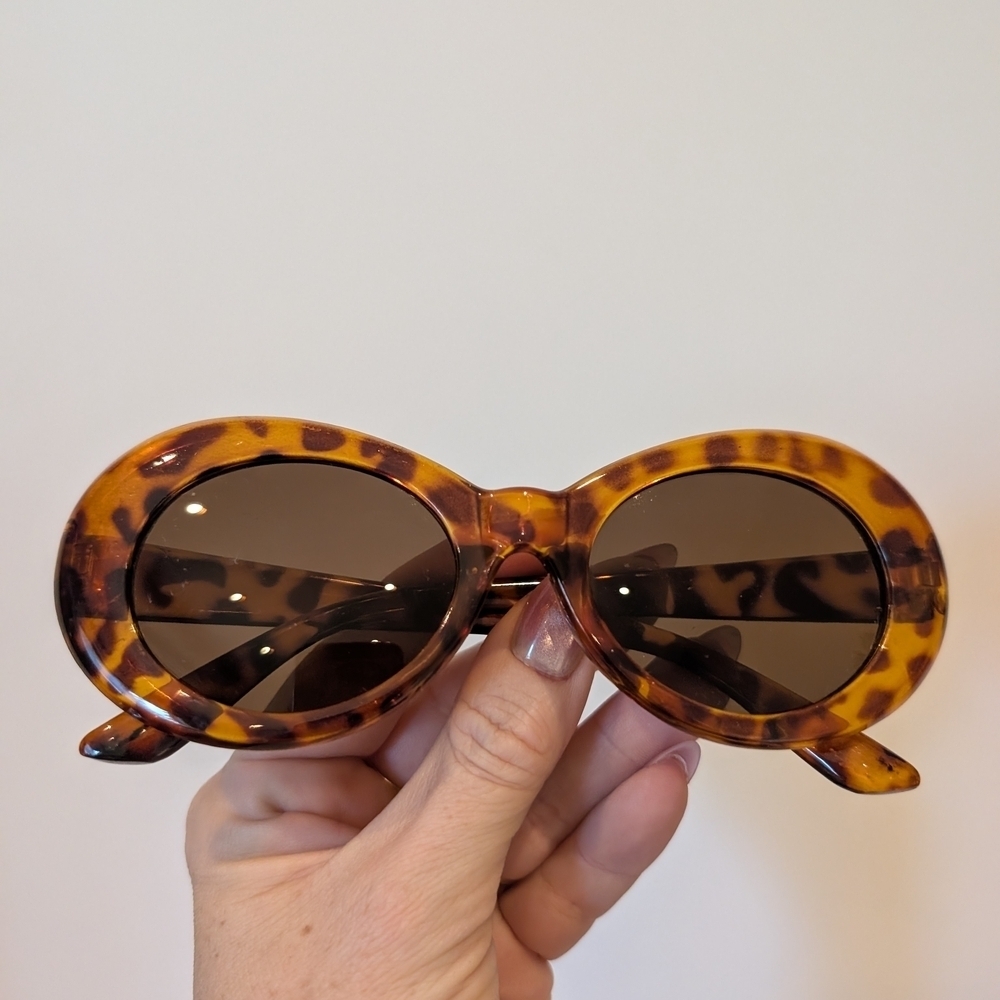 Retro Tortoise Shell Oval Sunglasses - Picture 5 of 8